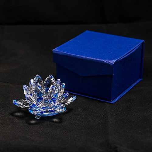 Floare de lotus albastra din cristal, remediu Feng Shui pentru energizare si purificare